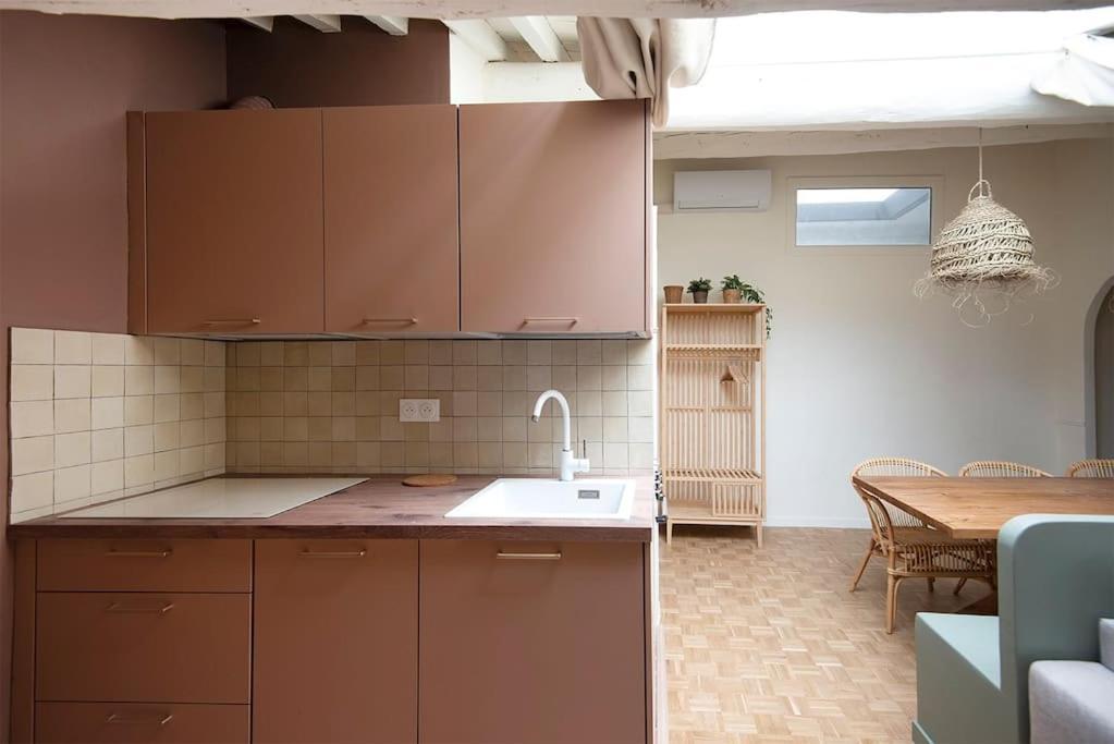 Cozy Love Nest Near The Old Port Marseille Bilik gambar